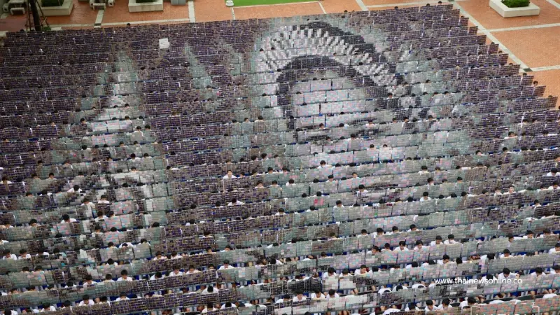 นักเรียนอัสสัมชัญ 1,250 คน แปรอักษรถวายสมเด็จพระพันปีหลวง นักเรียนอัสสัมชัญ 1,250 คน แปรอักษรถวายสมเด็จพระพันปีหลวง