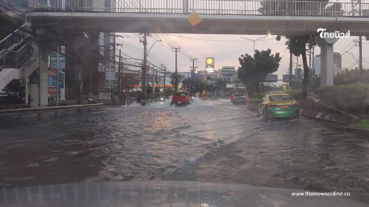 เปิดพื้นที่ กทม.แจ้งปิดการจราจร น้ำท่วมสูง รถติดหนักสาหัส
