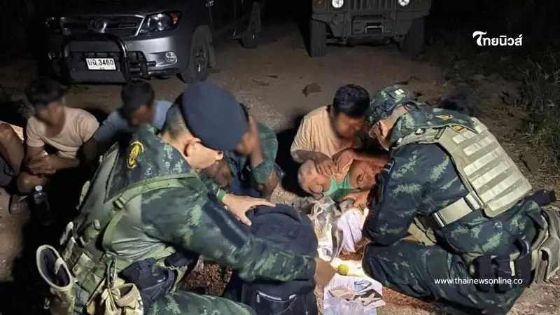 "ฉก.ราชมนู" สกัดจับชาวเมียนมา 8 ราย ลอบข้ามแดนเข้าชายแดนแม่สอด "ฉก.ราชมนู" สกัดจับชาวเมียนมา 8 ราย ลอบข้ามแดนเข้าชายแดนแม่สอด