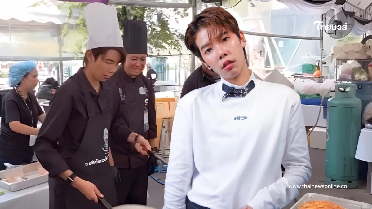 ป๊ายปาย โอริโอ้ ร่วมแจกอาหารพระราชทาน ท้องสนามหลวง ถวายอาลัย ป๊ายปาย โอริโอ้ ร่วมแจกอาหารพระราชทาน ท้องสนามหลวง ถวายอาลัย