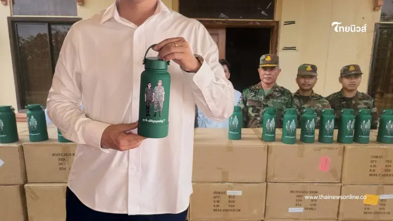 ฮุน เซน ส่งกำลังใจทหารชายแดน กัมพูชา แจกกระติกและข้อความปลุกใจ ฮุน เซน ส่งกำลังใจทหารชายแดน กัมพูชา แจกกระติกและข้อความปลุกใจ