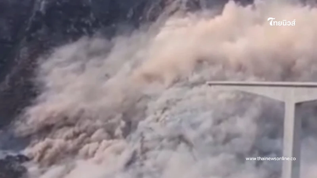 เปิดนาทีดินถล่มทับสะพานที่เพิ่งสร้างเสร็จเมื่อต้นปี 2568