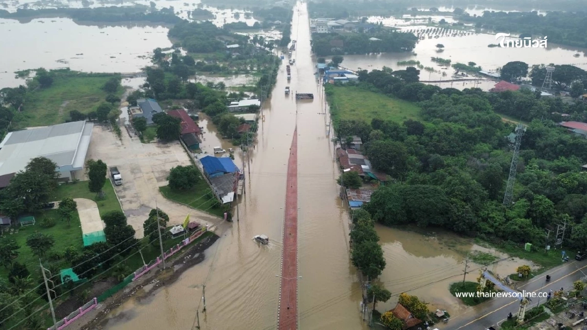 น้ำเจ้าพระยาล้น ท่วมถนนป่าโมก-สุพรรณฯ ทั้ง 2 ฝั่ง การจราจรอัมพาต น้ำเจ้าพระยาล้น ท่วมถนนป่าโมก-สุพรรณฯ ทั้ง 2 ฝั่ง การจราจรอัมพาต