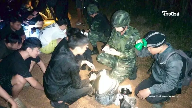กกล.บูรพาฯ สกัดจับ 14 หนุ่มชาวจีน ลอบเดินเท้าข้ามชายแดนสระแก้ว กกล.บูรพาฯ สกัดจับ 14 หนุ่มชาวจีน ลอบเดินเท้าข้ามชายแดนสระแก้ว