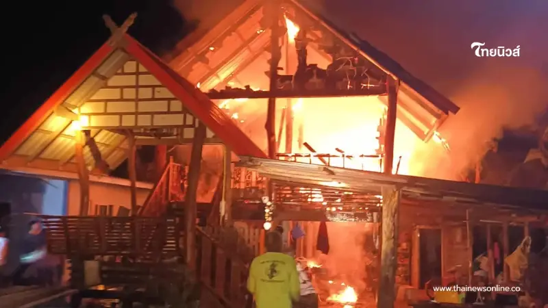 เพลิงไหม้ตำหนัก หมอดูชื่อดังบุรีรัมย์ เผาวอดสูญ 1 ล้าน เพลิงไหม้ตำหนัก หมอดูชื่อดังบุรีรัมย์ เผาวอดสูญ 1 ล้าน