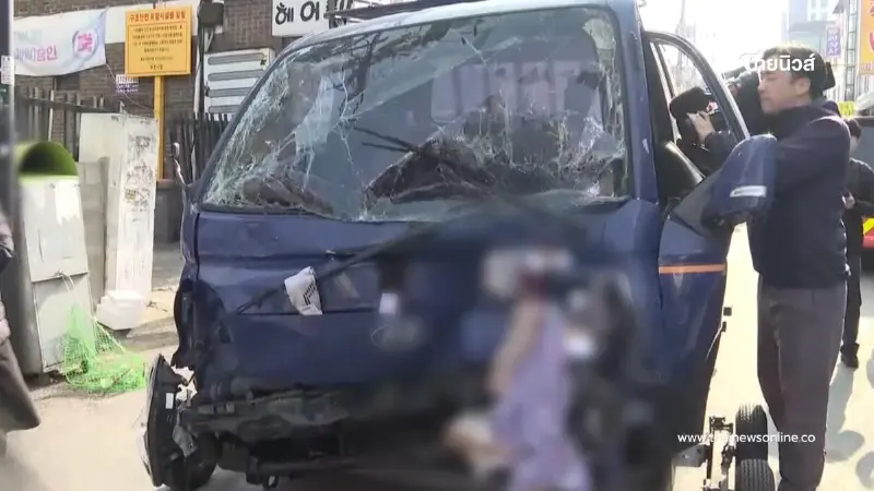 เกิดเหตุ รถบรรทุกพุ่งชนทางเท้า เสียชีวิต 2 บาดเจ็บนับ 10 ราย