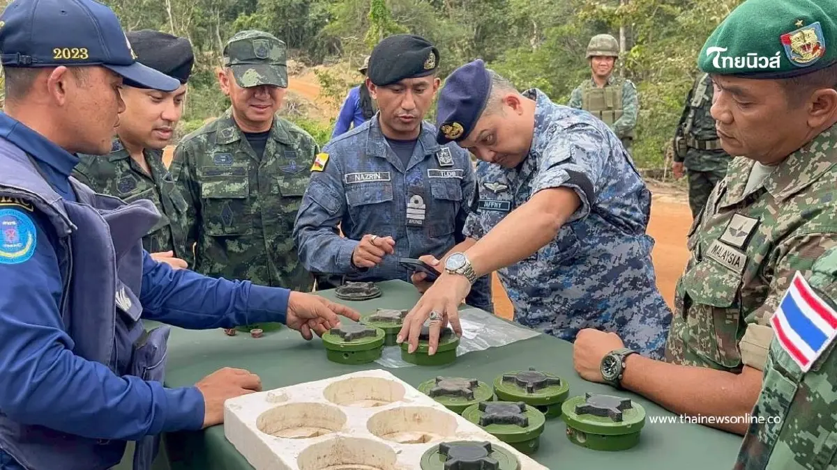 ลงพื้นที่ตรวจสอบข้อมูลหลังพบการวางทุ่นระเบิดใหม่ในฝั่งไทย ลงพื้นที่ตรวจสอบข้อมูลหลังพบการวางทุ่นระเบิดใหม่ในฝั่งไทย
