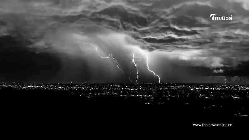 ฝนถล่ม! กรมอุตุฯ เตือน “กรุงเทพฯ–ภาคกลาง” เจอฝนหนักถึงหนักมาก