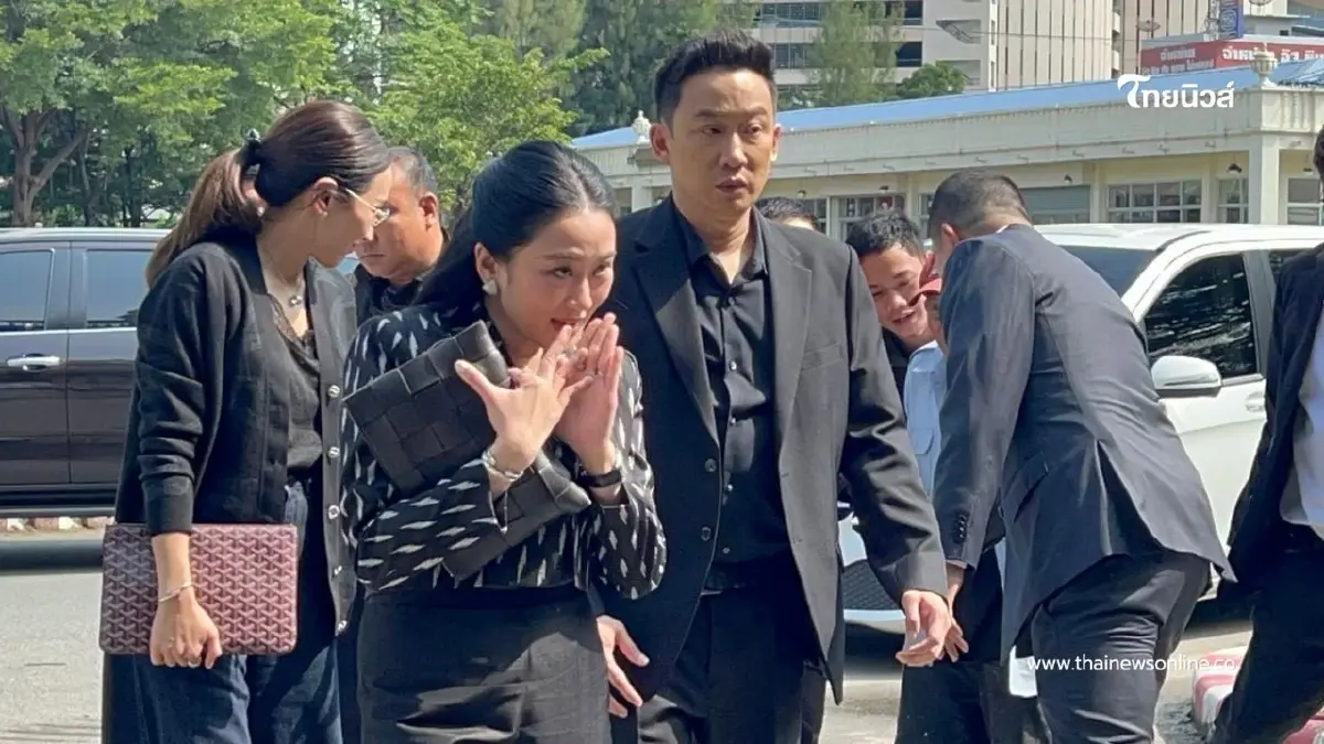 ครบ 2 เดือน! "โอ๊ค-เอม-อิ๊งค์" เข้าเยี่ยม "ทักษิณ" ครั้งที่ 15 ครบ 2 เดือน! "โอ๊ค-เอม-อิ๊งค์" เข้าเยี่ยม "ทักษิณ" ครั้งที่ 15