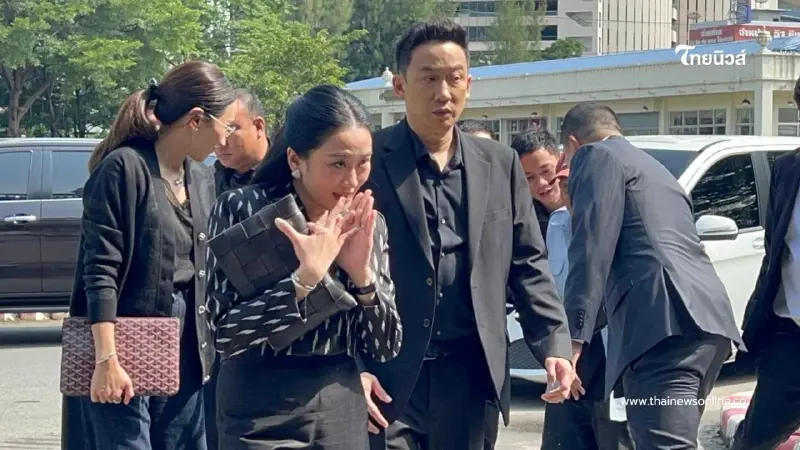 ครบ 2 เดือน! "โอ๊ค-เอม-อิ๊งค์" เข้าเยี่ยม "ทักษิณ" ครั้งที่ 15