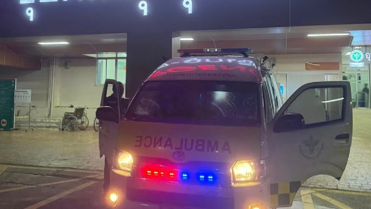 คุณแม่สุดกลั้น คลอดฝาแฝดบนรถพยาบาล ชาวเน็ตเห็นทะเบียนหลุดโฟกัส คุณแม่สุดกลั้น คลอดฝาแฝดบนรถพยาบาล ชาวเน็ตเห็นทะเบียนหลุดโฟกัส