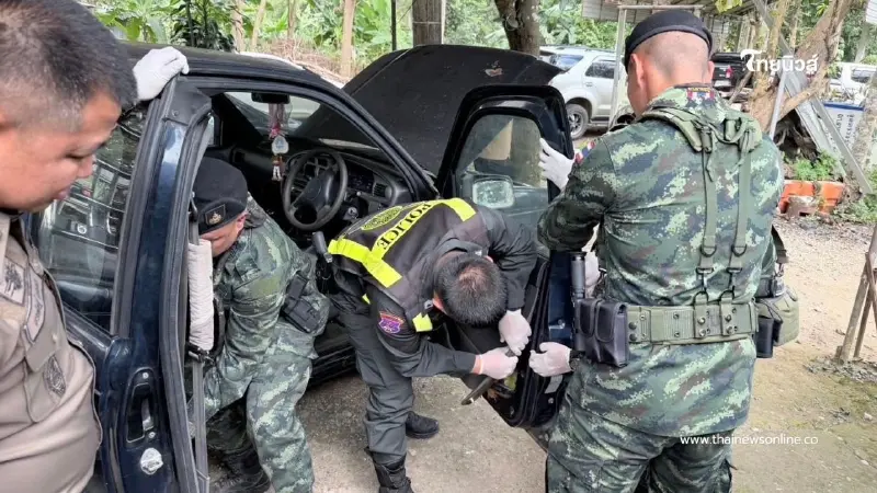 ฉก.ลาดหญ้า–กกล.สุรสีห์ จับรถกระบะซุกไอซ์ 94 กก. มูลค่ากว่า 11 ล้าน ฉก.ลาดหญ้า–กกล.สุรสีห์ จับรถกระบะซุกไอซ์ 94 กก. มูลค่ากว่า 11 ล้าน