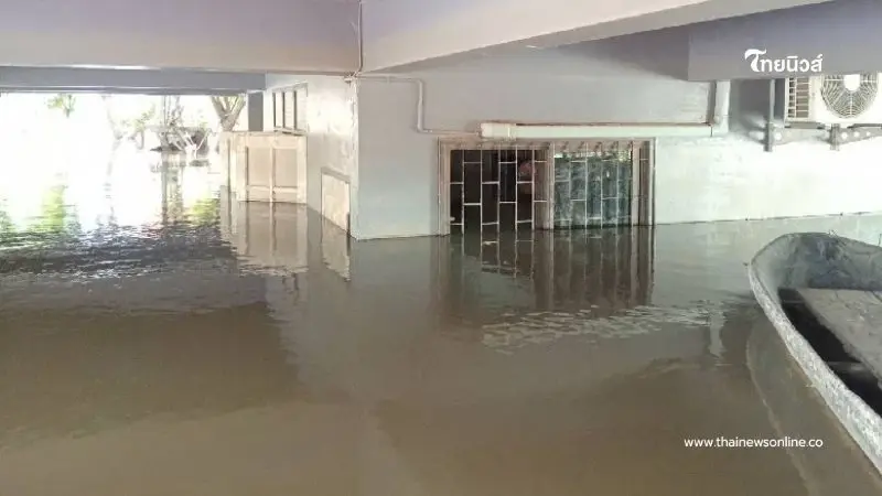 4 เดือนที่สาหัส น้ำเริ่มลดแต่บ้านยังจมเกือบ 2 เมตร ส่งกำลังใจให้คนไทยไม่ท้อ 4 เดือนที่สาหัส น้ำเริ่มลดแต่บ้านยังจมเกือบ 2 เมตร ส่งกำลังใจให้คนไทยไม่ท้อ