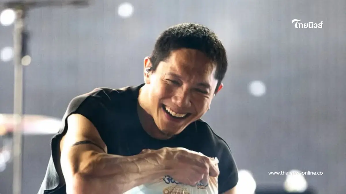 ไม่ใช่พวงมาลัยแล้ว! “ปั๊บ โปเตโต้” รับของขวัญสุดพิเศษบนเวที