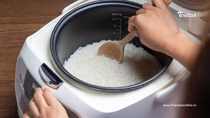 ใช้ผ้าผืนเดียวช่วยประหยัดไฟ หุงข้าวไวจนหลายบ้านแห่ทำตาม ใช้ผ้าผืนเดียวช่วยประหยัดไฟ หุงข้าวไวจนหลายบ้านแห่ทำตาม