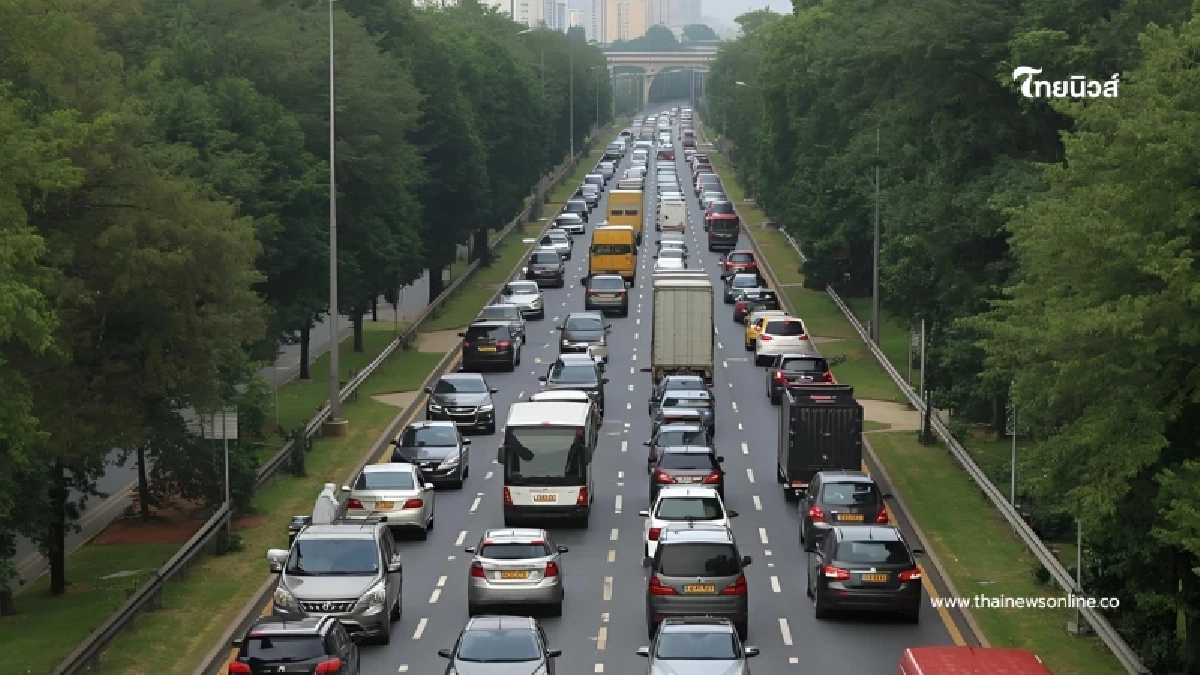 ชาวบ้านชายแดนไทย-กัมพูชา เร่งอพยพ รถติดสะสมยาวหลายกิโลเมตร