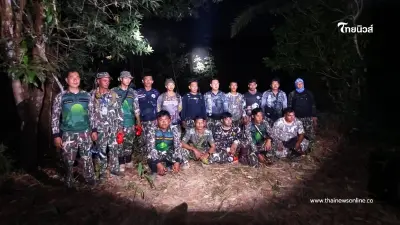 เจ้าหน้าที่สนธิกำลังเฝ้าระวังเข้ม! ผลักดัน "พลายเดฟ-พลายหลง" เจ้าหน้าที่สนธิกำลังเฝ้าระวังเข้ม! ผลักดัน "พลายเดฟ-พลายหลง"