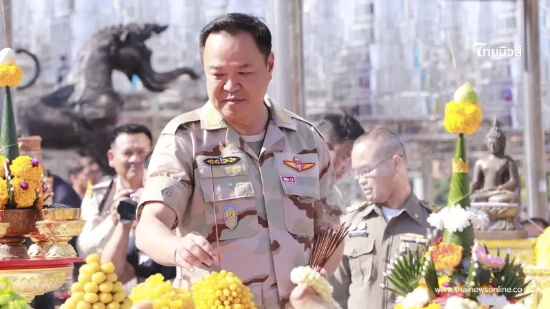 แห่ส่องเลข "อนุทิน" ปิดทองฐานฉัตร ตรงเบอร์ปาร์ตี้ลิสต์ ภูมิใจไทย