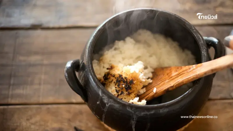 เปิดสาเหตุ ข้าวบูดคาหม้อ ทั้งที่เพิ่งหุง พร้อมวิธีแก้ให้เก็บได้นานข้ามวัน