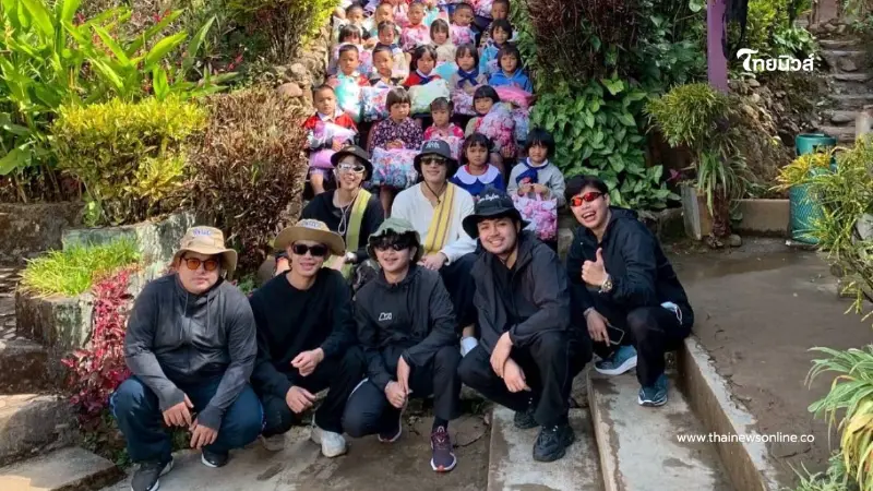 นุ๊ก-ปาย นำทีม “ปันสุขเพื่อน้อง” ปรับปรุงโรงเรียนห่างไกล นุ๊ก-ปาย นำทีม “ปันสุขเพื่อน้อง” ปรับปรุงโรงเรียนห่างไกล