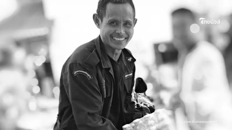 อาลัย "ลุงสมัย" ชรบ.โดนลูกหลงกัมพูชา หลังปกป้องบ้านผู้อพยพ อาลัย "ลุงสมัย" ชรบ.โดนลูกหลงกัมพูชา หลังปกป้องบ้านผู้อพยพ