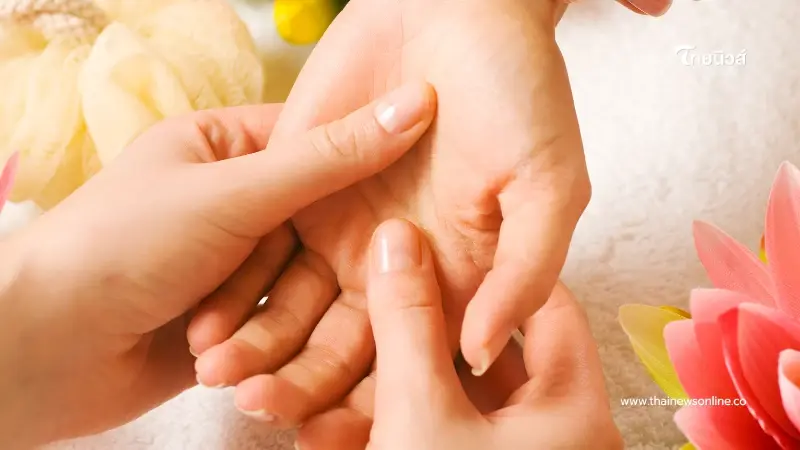 นวดกดจุดนิ้วกลาง ศาสตร์จีนโบราณที่คนใช้สายตาเยอะต้องรู้