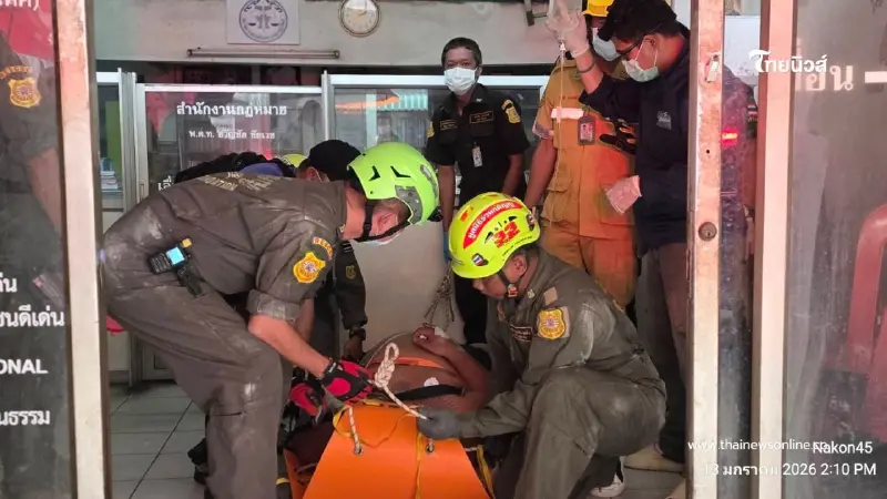 กู้ภัยลำเลียงผู้ป่วยน้ำหนักกว่า 200 กก. ลงจากตึก 5 ชั้น กู้ภัยลำเลียงผู้ป่วยน้ำหนักกว่า 200 กก. ลงจากตึก 5 ชั้น