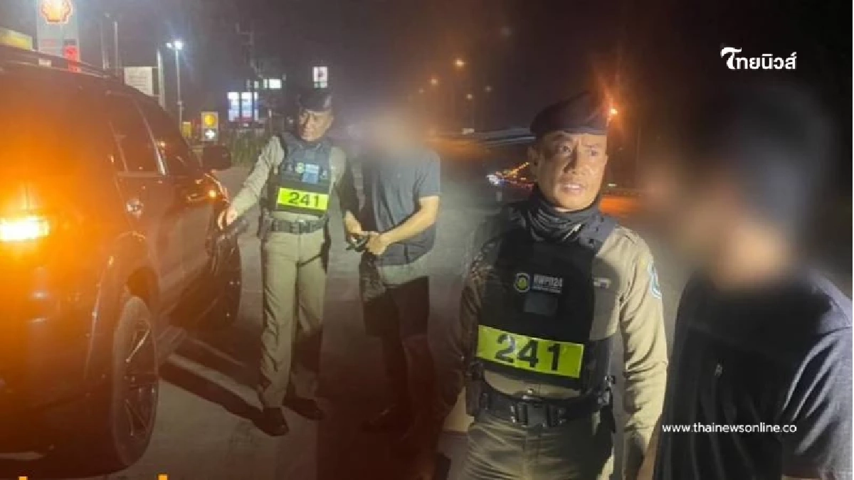 ตร.ทางหลวง แวะเข้าช่วยหนุ่มรถเสีย พบสิ่งผิดกฎหมายเพียบ