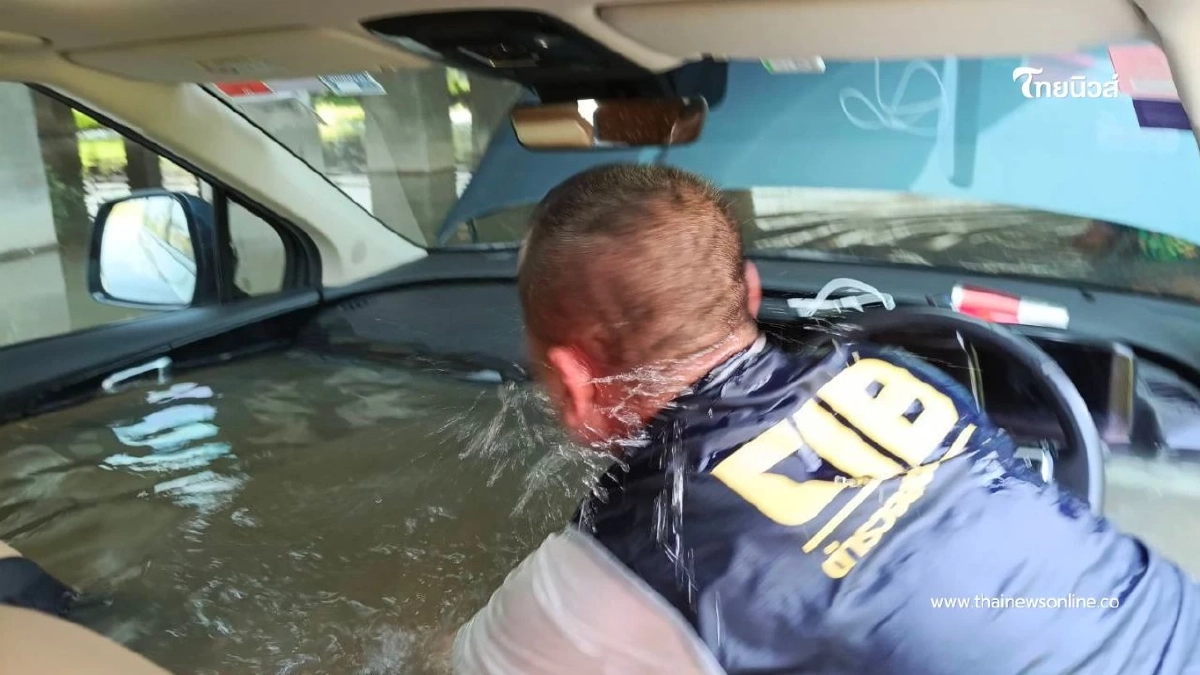 นาทีระทึก! เข้าช่วยรถตู้จมน้ำใต้สะพานพระราม 2 ปลอดภัยทุกชีวิต นาทีระทึก! เข้าช่วยรถตู้จมน้ำใต้สะพานพระราม 2 ปลอดภัยทุกชีวิต