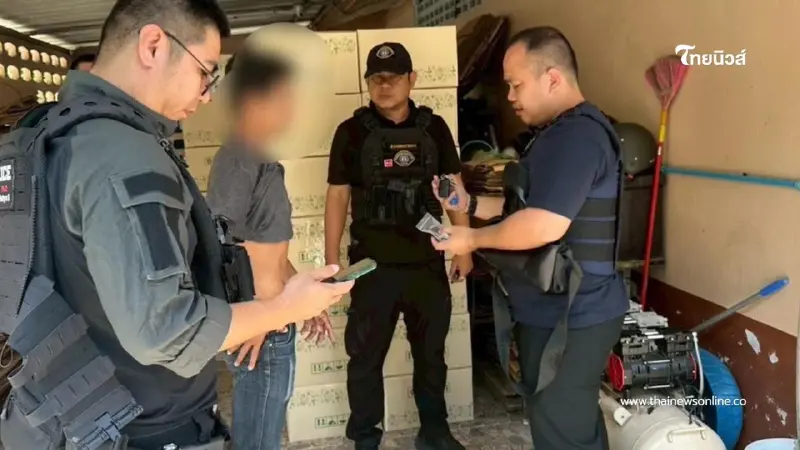 ทลายเครือข่ายโรงงานลอบผลิตยาแก้ไอปลอมรายใหญ่ มูลค่ากว่า 20 ล้าน ทลายเครือข่ายโรงงานลอบผลิตยาแก้ไอปลอมรายใหญ่ มูลค่ากว่า 20 ล้าน