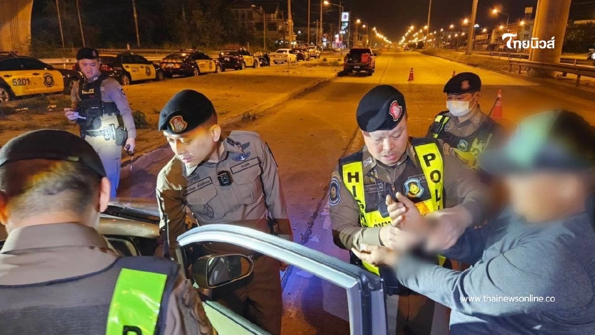 จุดตรวจปีใหม่ลำปาง รวบผู้ต้องหาซุกยาบ้า 3,000 เม็ด ใต้เบาะรถ