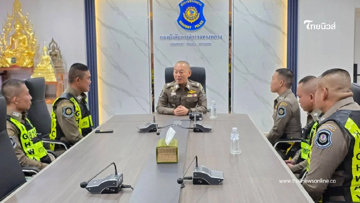 ผลงานเด่นตำรวจทางหลวง! ล่าระทึกกระบะซิ่งหนีด่านเจอปืน 9 มม. ผลงานเด่นตำรวจทางหลวง! ล่าระทึกกระบะซิ่งหนีด่านเจอปืน 9 มม.