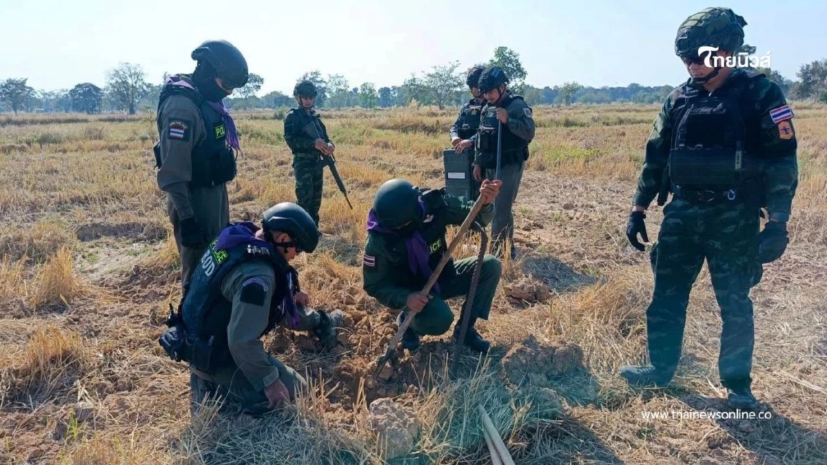 กกล.บูรพา ผนึกกำลังชุด EOD เร่งเก็บกู้วัตถุระเบิดเคลียร์พื้นที่