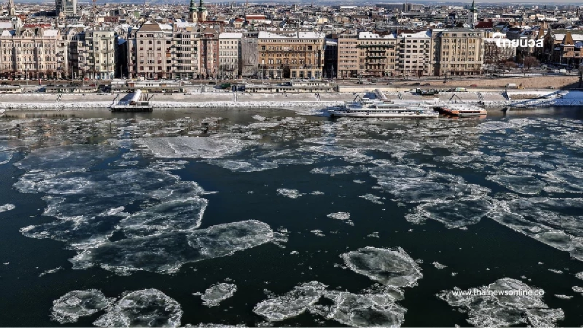 มนต์เสน่ห์แห่งฤดูหนาว เมื่อแม่น้ำดานูบกลายเป็นสายน้ำแห่งน้ำแข็ง