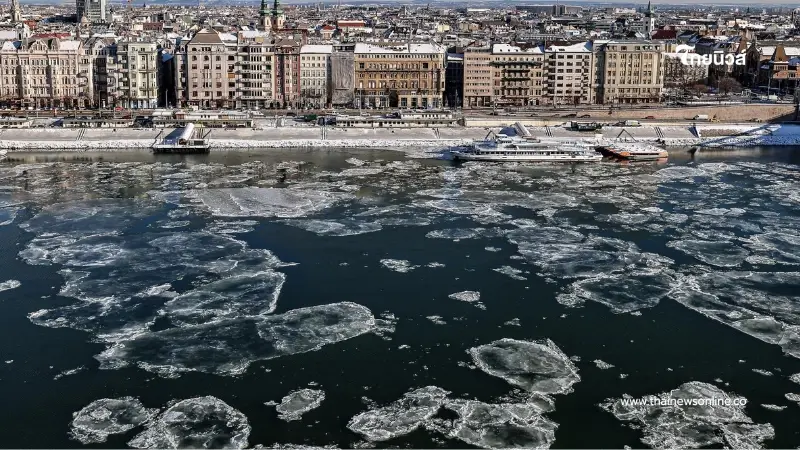 มนต์เสน่ห์แห่งฤดูหนาว เมื่อแม่น้ำดานูบกลายเป็นสายน้ำแห่งน้ำแข็ง