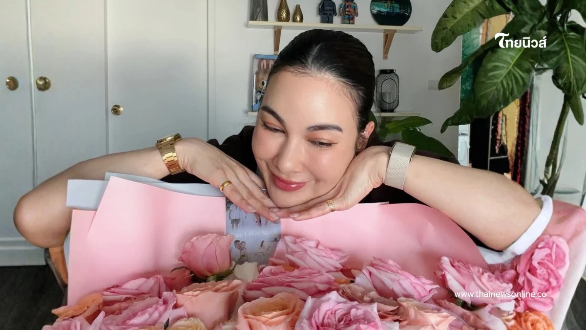 ครบรอบ 1 ปีปุ๊บหวานต่อ ส่งดอกไม้พร้อมการ์ดรักสุดละมุน