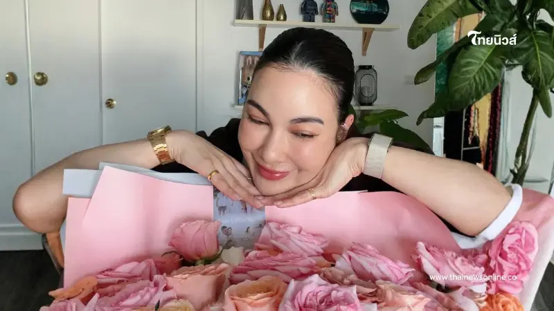 ครบรอบ 1 ปีปุ๊บหวานต่อ ส่งดอกไม้พร้อมการ์ดรักสุดละมุน