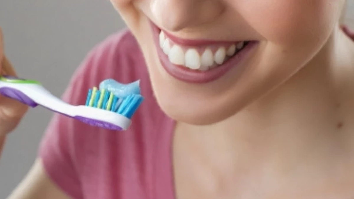 หญิงแปรงฟันด้วยน้ำเกลือวันละ 2 ครั้ง นาน 1 ปี เจอผลลัพธ์คาดไม่ถึง