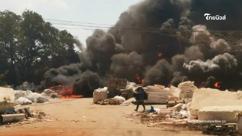 ชลบุรีระทึก! ไฟไหม้โกดังเก็บของเก่า อ.บ้านสวน ระดมรถดับเพลิง