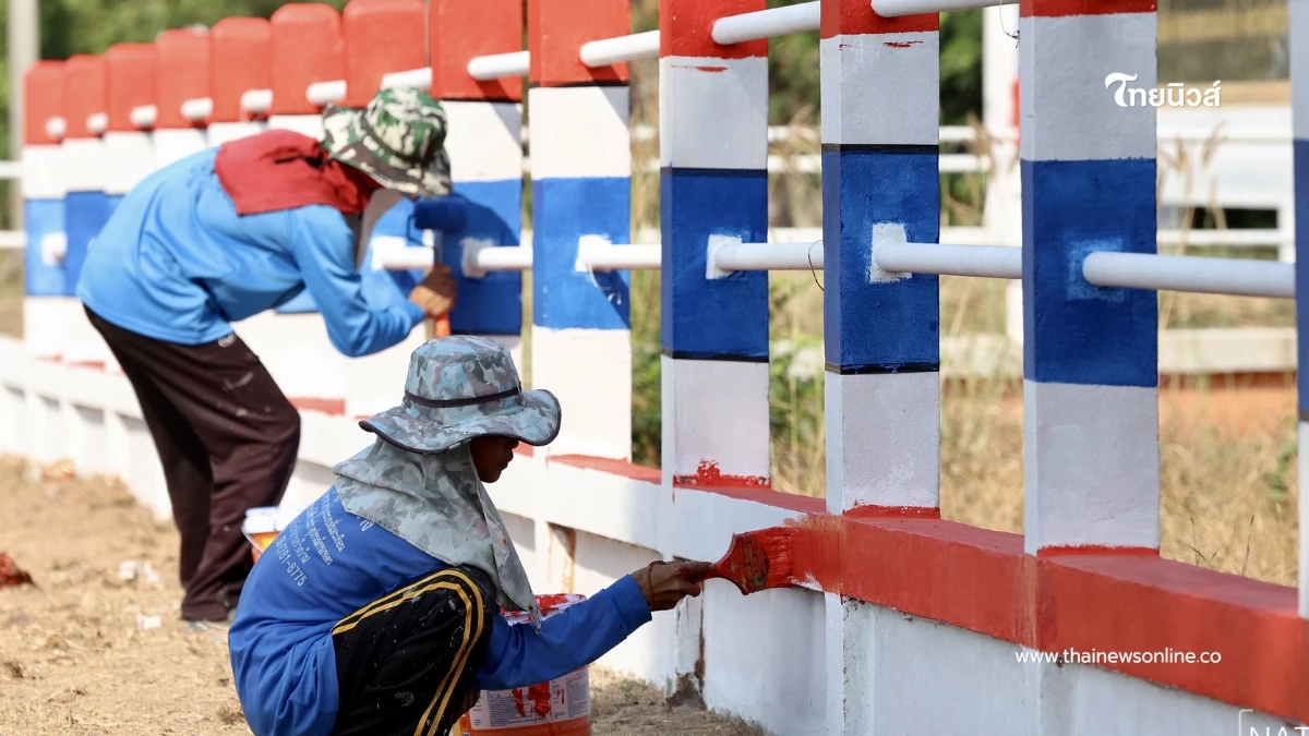โรงเรียนชายแดนสุรินทร์ทาสีรั้วลายธงชาติ ส่งกำลังใจแนวหน้าไทย