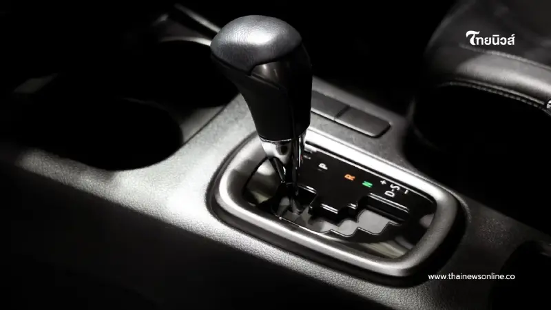 อย่าหาทำ! จอดติดไฟแดงใส่เกียร์ P เสี่ยงเกียร์พัง ค่าซ่อมหลักแสน