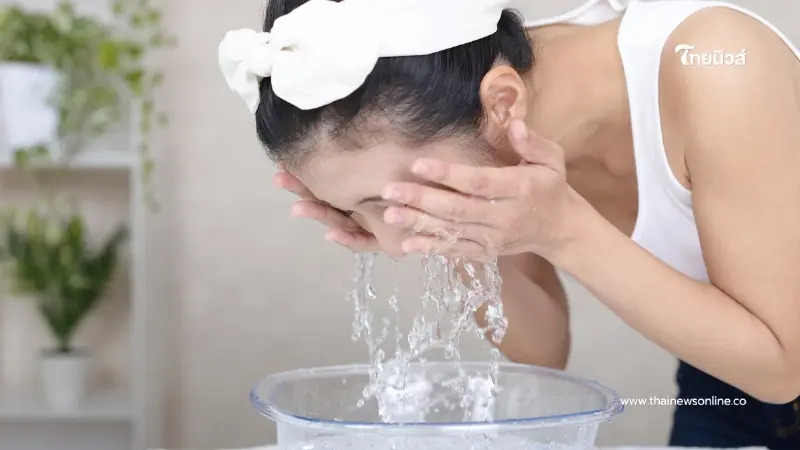 คาถาเสกน้ำล้างหน้า เสริมเสน่ห์ เรียกเมตตาตั้งแต่เริ่มวัน