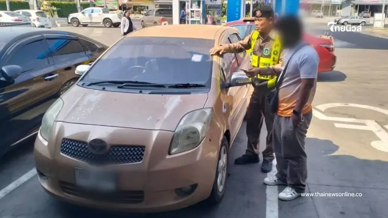 ตร.ทล.สุรินทร์ ตาไว จับพิรุธรถต้องสงสัยคาปั๊มน้ำมัน ป้องกันโจรกรรมบนทางหลวง