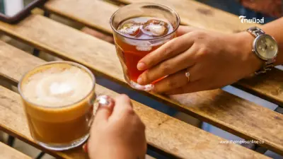 ชาเขียว หรือ กาแฟ ดีกว่ากัน? ดื่มอะไรให้เหมาะ สุขภาพดีไม่พัง ชาเขียว หรือ กาแฟ ดีกว่ากัน? ดื่มอะไรให้เหมาะ สุขภาพดีไม่พัง