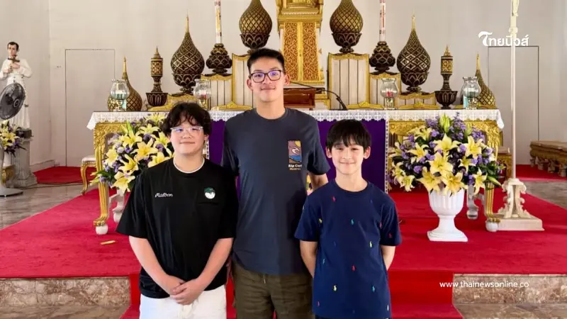 ลูกชายนักร้องดัง หล่อทะลุเฟรม แม่แซวเอง “หัวกระไดบ้านไม่แห้ง” ลูกชายนักร้องดัง หล่อทะลุเฟรม แม่แซวเอง “หัวกระไดบ้านไม่แห้ง”