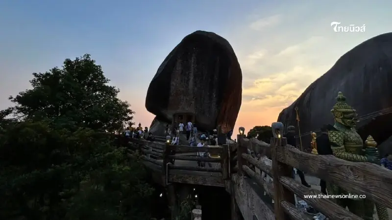 เขาคิชฌกูฏคึกคัก ผู้แสวงบุญหลั่งไหลกราบรอยพระพุทธบาท