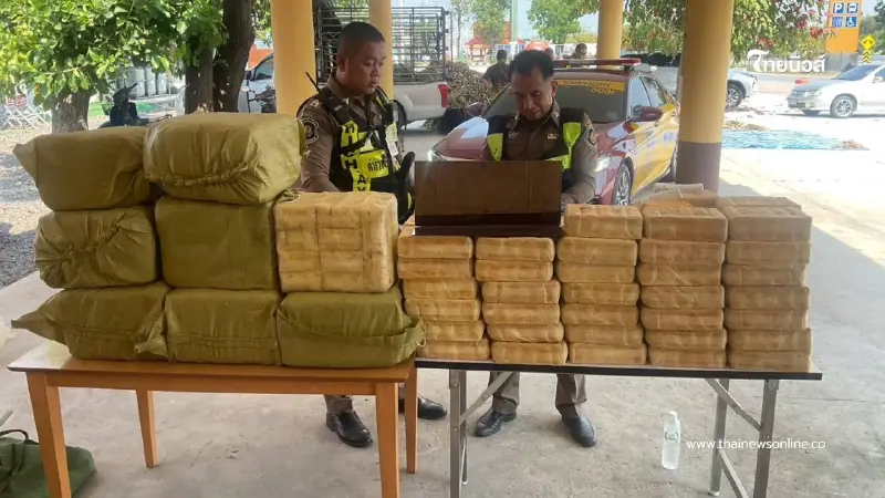 สกัดรถคอกกระเทียม! ซุกยาบ้า 2.19 ล้านเม็ด–ไอซ์ 26 กก. ค่าจ้าง 2 แสน สกัดรถคอกกระเทียม! ซุกยาบ้า 2.19 ล้านเม็ด–ไอซ์ 26 กก. ค่าจ้าง 2 แสน