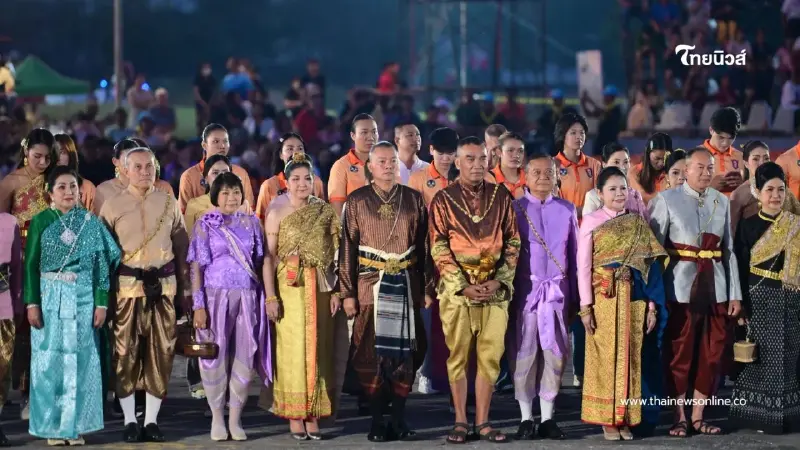 พลเอกบุญสิน ร่วมชมงานแสดงแสงสีเสียง "วีรกรรมแห่งบรรพชน"