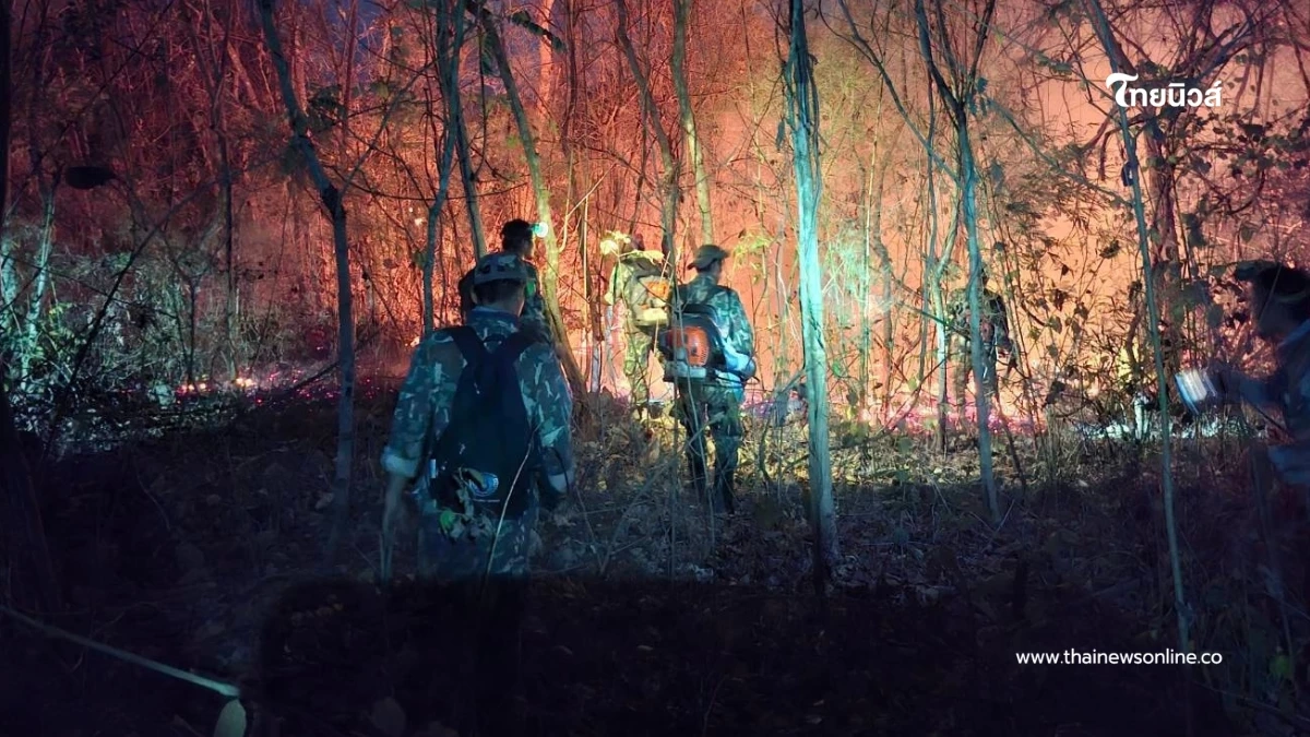 อช.ไทรโยค ฝ่าหน้าผาชัน 90 องศา สกัดไฟป่าบ้องตี้-พุมุดตลอดคืน