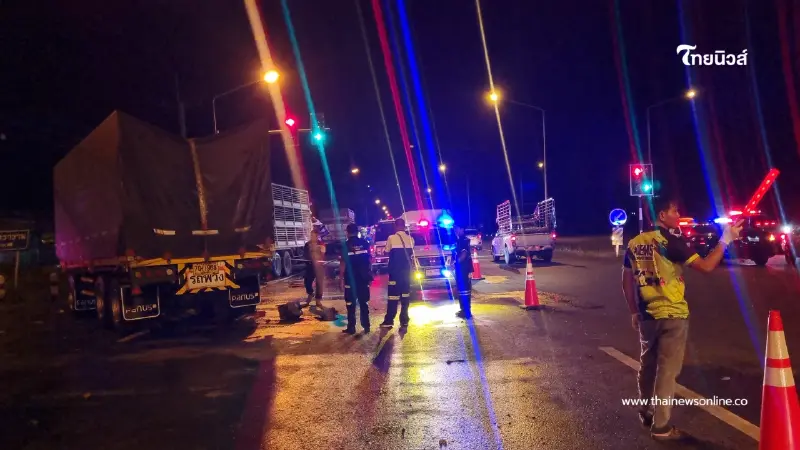 สลด! รถพ่วงบรรทุกปุ๋ยชนรถขนหมู ยับ 4 คันซ้อน หมูดับเกลื่อน